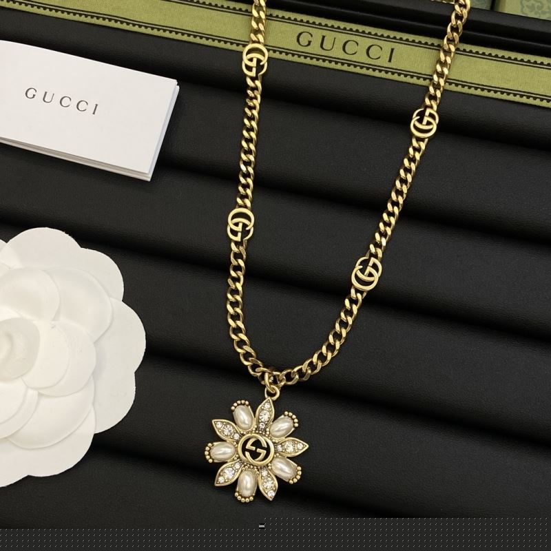 G*u*i necklaces